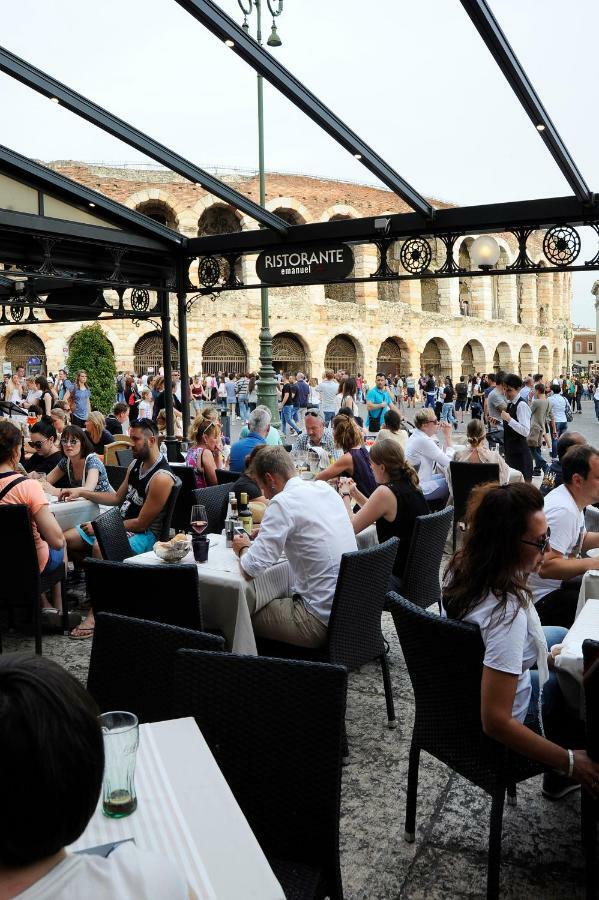 ヴェローナLa Terrazza Sull'Arenaアパートメント エクステリア 写真